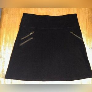 Woman’s skirt 12 Athleta ponte moto skirt black side zip two pockets
